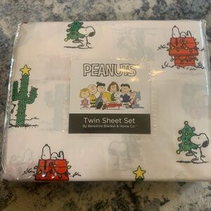 Berkshire Peanuts twin sheet set new in package